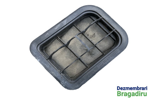 Grila aerisire portbagaj dreapta Cod: 1H0819465C Volkswagen VW Golf 4 [1997 - 2006] Hatchback 3-usi ...