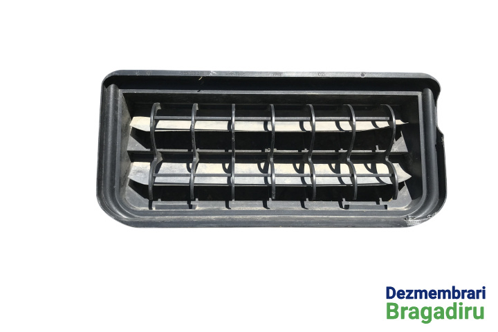 Grila aerisire portbagaj stanga Volkswagen VW Passat B6 [2005 - 2010] wagon 5-usi 2.0 TDI MT (170 hp) Cod motor: BMR