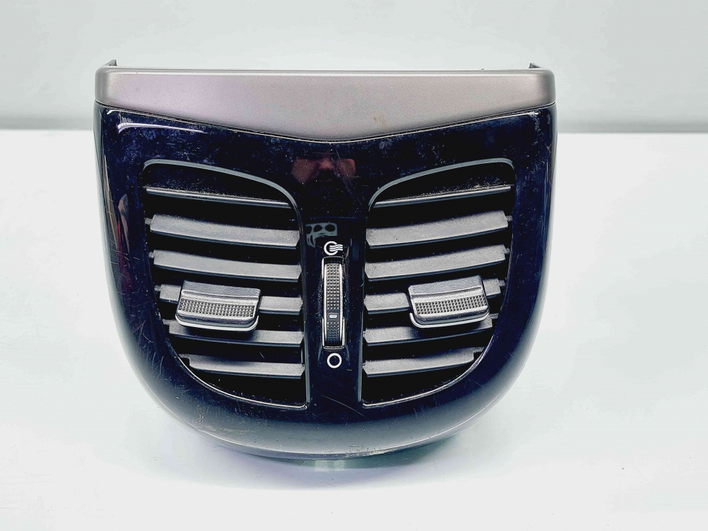 Grila aerisire spate Hyundai i40 Wagon [Fabr 2012-2019] 84642-3Z001