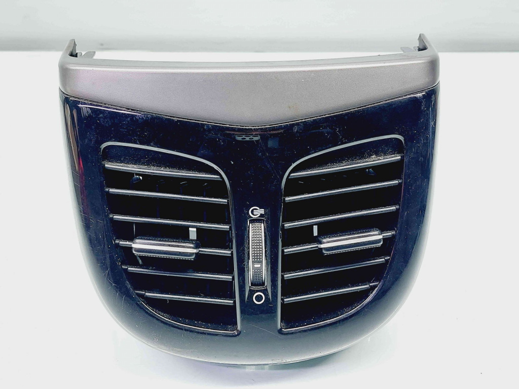 Grila aerisire spate Hyundai i40 Wagon [Fabr 2012-2019] 84642-3Z001
