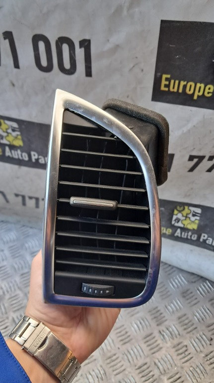 Grila aerisire stanga Audi Q7 an 2014 cod 4L0820901T