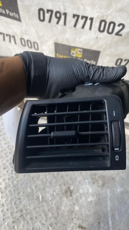 Grila aerisire stanga BMW seria 3 E46 2.0 D an 2001 cod 8361897