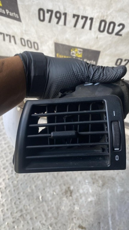 Grila aerisire stanga BMW seria 3 E46 2.0 D an 2001 cod 8361897