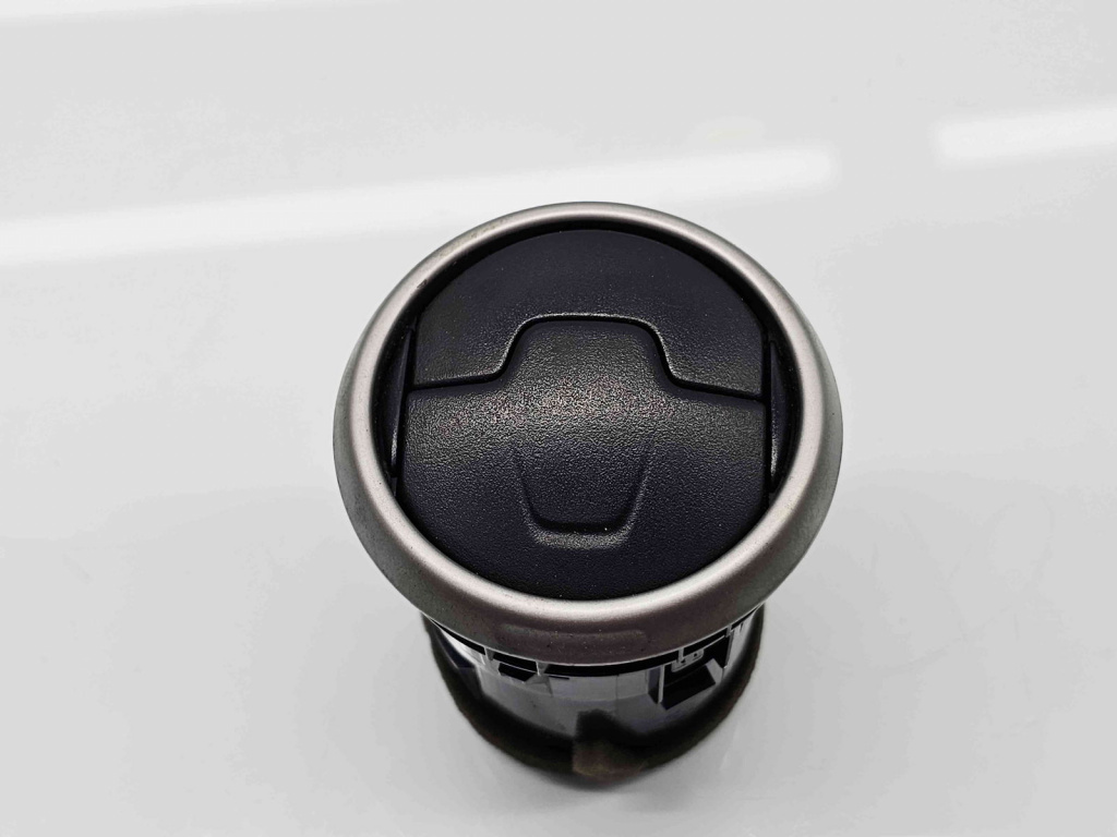 Grila aerisire stanga Nissan Qashqai Facelift (2) [Fabr 2009-2013] 68760JD10A