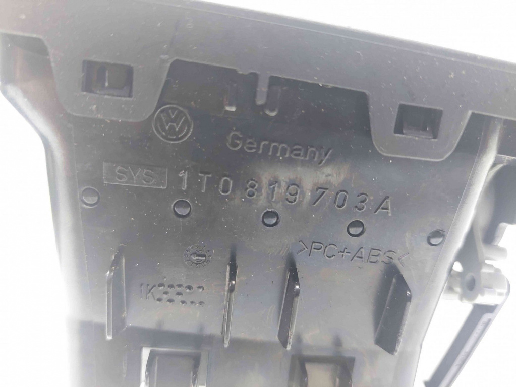 Grila aerisire stanga Volkswagen Caddy 3 (2KA, 2KH) [Fabr 2004-2009] 1T0819703A