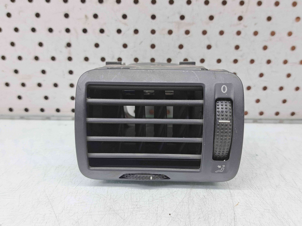 Grila aerisire stanga Volkswagen Passat B5.5 (3B3) [Fabr 2000-2004] 3B0819703