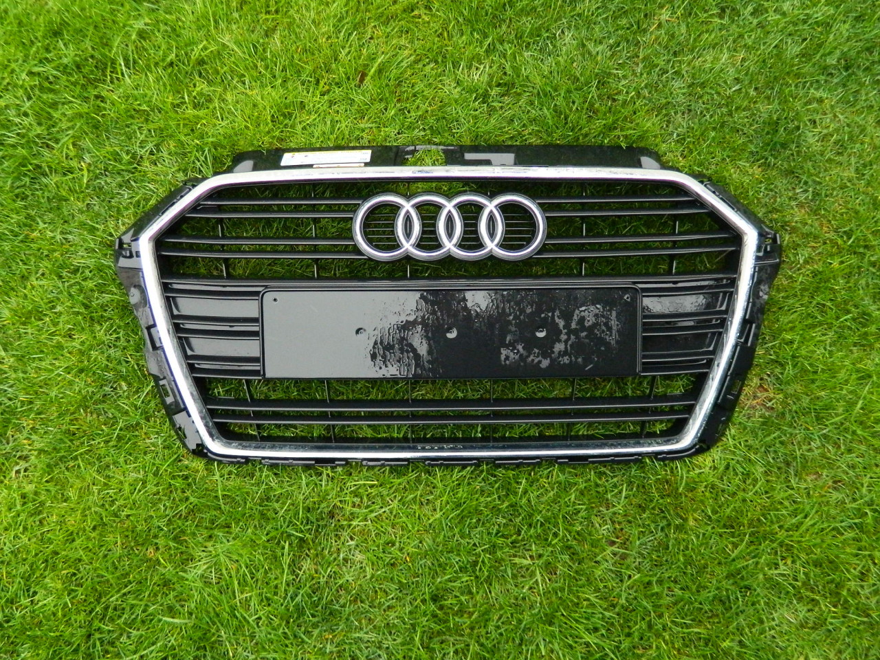 Grila Audi A3 model 2015-2019 cod 8V3853651 AA