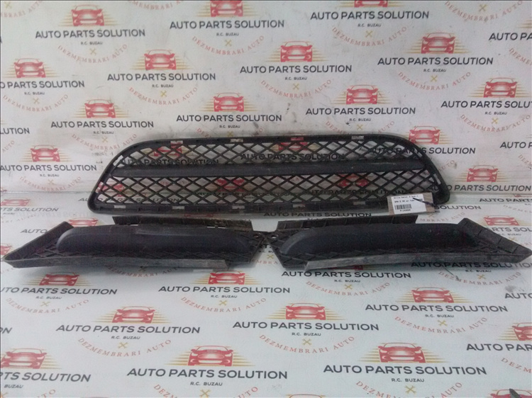 Grila bara( 3 buc.) BMW E 90 an fabr. 2006