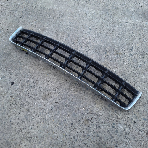 Grila Bara Centrala Audi A4 B6 (8E) 2000-2004 8H0807647