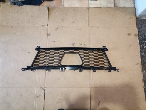 Grila bara distronic BMW G20 / G21 320i cod 5111 8079592