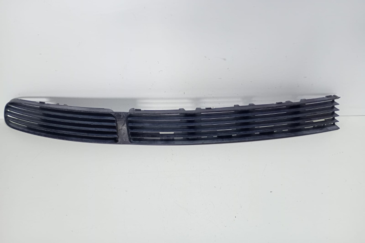 Grila bara fata 3B0853677A Volkswagen VW Passat B5 [1996 - 2000]