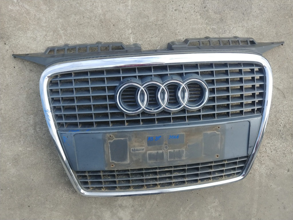 Grila bara fata audi a3 8p 8p4853651