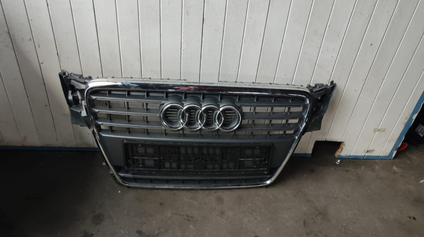 Grila bara fata Audi A4 B8 2.0 Tdi CJC 2011 Cod : 8K0853651