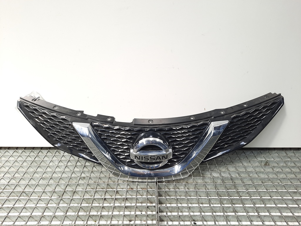 Grila bara fata centrala cu sigla, Nissan Qashqai (2) [Fabr 2013-prezent] 62312-4EA0D (id:427360)