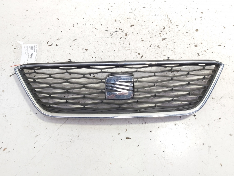 Grila bara fata centrala cu sigla, Seat Ibiza 5 (6J5) (idi:623752)