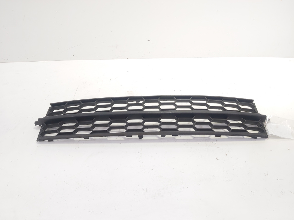 Grila bara fata centrala jos, cod 5E0853677, Skoda Octavia 3 (5E3) (id:685142)