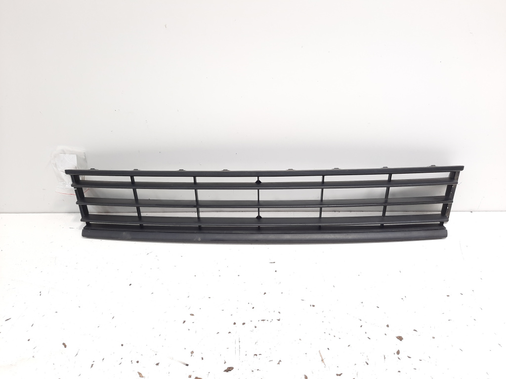 Grila bara fata centrala jos, VW Passat Variant (365) (id:611699)