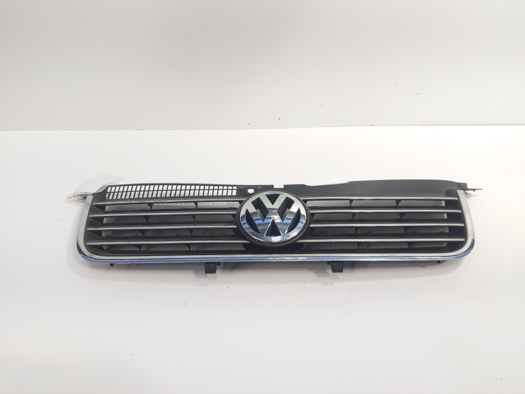 Grila bara fata centrala sus cu sigla, Vw Passat Variant (3B6) facelift (id:630235)