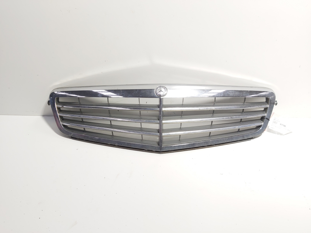 Grila bara fata centrala sus, Mercedes Clasa C (W204) (id:677106)