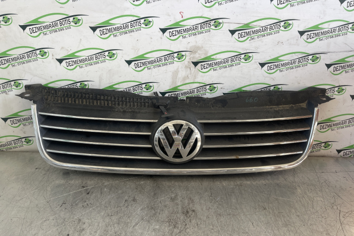 Grila bara fata centru 3B0853651L / 3B0 853 651L Volkswagen VW Passat B5.5 [facelift] [2000 - 2005] Sedan 1.6 MT (102 hp)