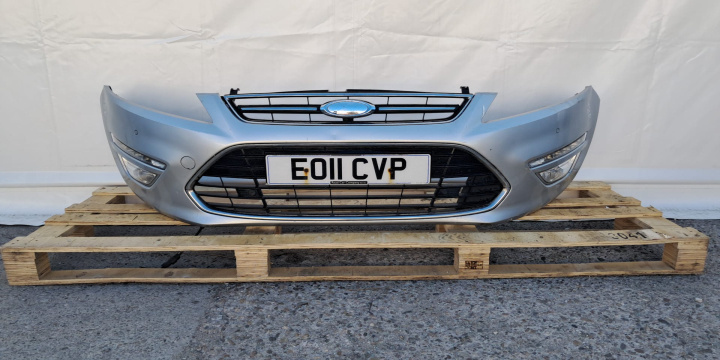 Grila bara fata centru Ford Mondeo MK4 [facelift] [2010 - 2015] Sedan 2.0 TDCi PowerShift (163 hp)