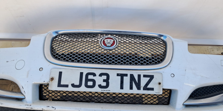 Grila bara fata centru Jaguar XF [facelift] [2011 - 2015]