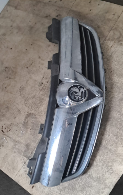 Grila bara fata centru Opel Zafira B [facelift] [2008 - 2014] Compactvan 1.7 CDTI MT (110 hp)