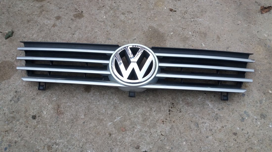 Grila Bara Fata cu Sigla  Volkswagen Polo 6N2  Gri Metalizat