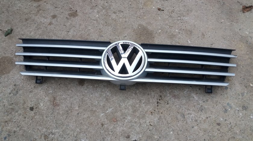 Grila Bara Fata cu Sigla Volkswagen Polo 6N2 Gri Metalizat