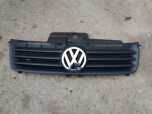 Grila Bara Fata cu Sigla  Volkswagen Polo 9N