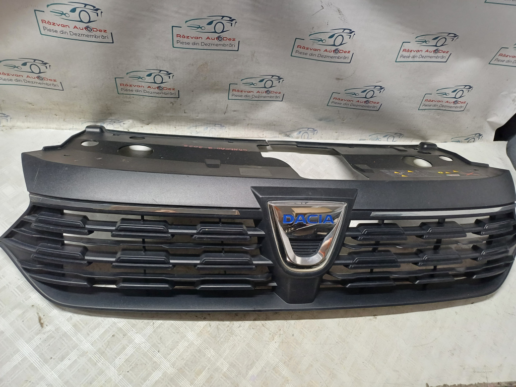 Grila bara fata Dacia Logan Mcv 1.0 Benzina 2018, MIC DEFECT