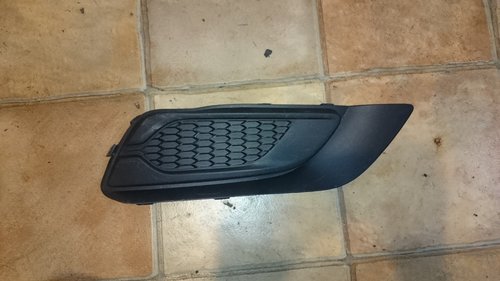 Grila bara fata dreapta Opel Crossland X cod 39097378