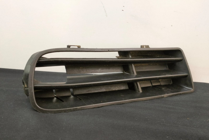 Grila bara fata NEAGRA, PARTEA STANGA 1J0853665B Volkswagen VW Golf 4 [1997 - 2006]