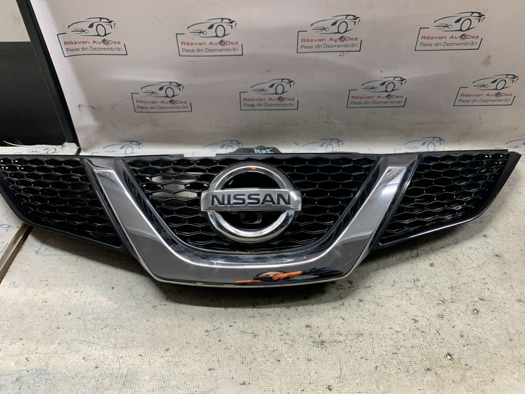Grila bara fata Nissan Qashqai - Motorina 2015, -