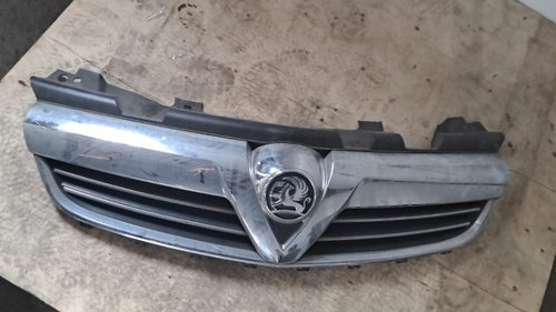 Grila bara fata Opel Zafira B an 2010 cod 13247331/ 13247327 / 13247328 / 13247330