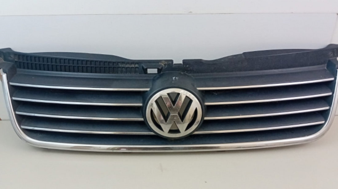 Grila bara fata Passat B5.5 cu o fisură cod 3B0853651L Volkswagen VW Passat B5.5 [facelift] [2000 - 2005]