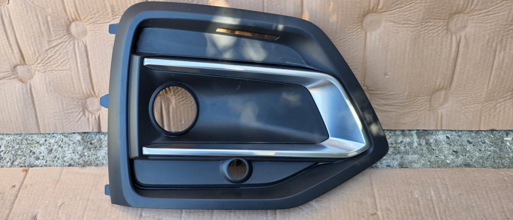 Grila bara fata / proiector dreapta AUDI Q5 Fy Facelift 2021 2022 2023 2024