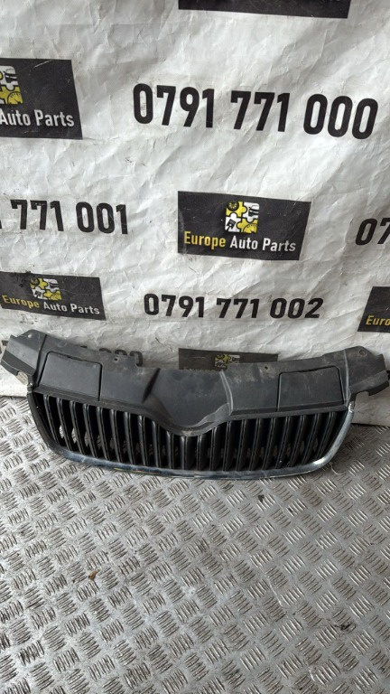 Grila bara fata Skoda Fabia 2 1.4 16v an 2009 cod 5J0853668A