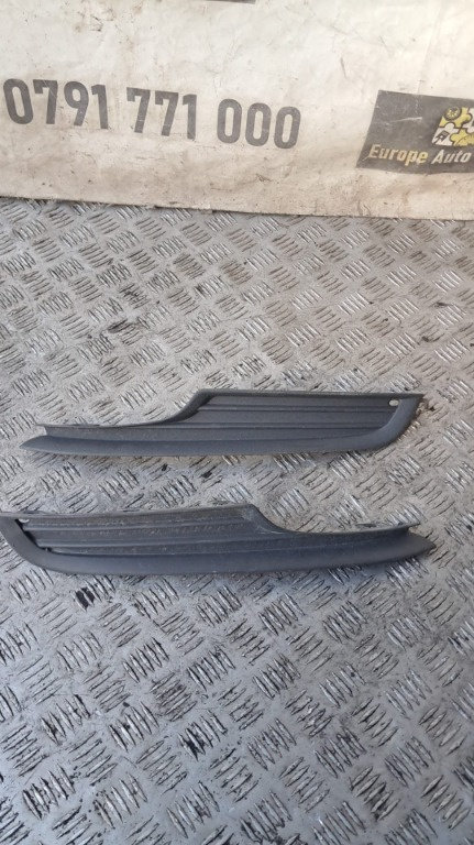 Grila bara fata stanga / dreapta VW Golf 7 an 2015 cod 5G0853665 / 5G0853666