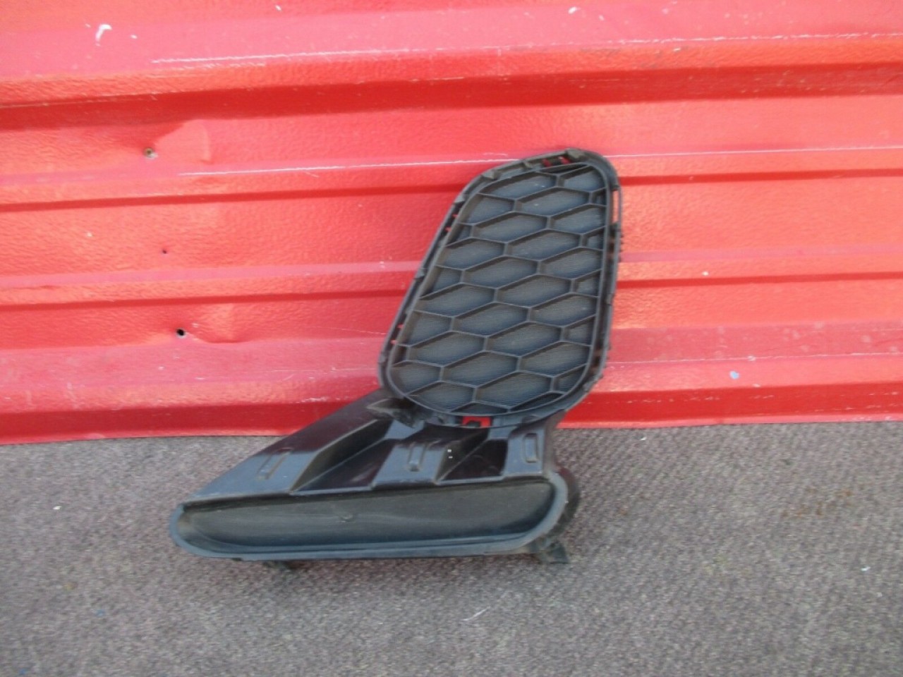 Grila bara fata stanga Mazda 3 (2009-2013) cod BGV550C21