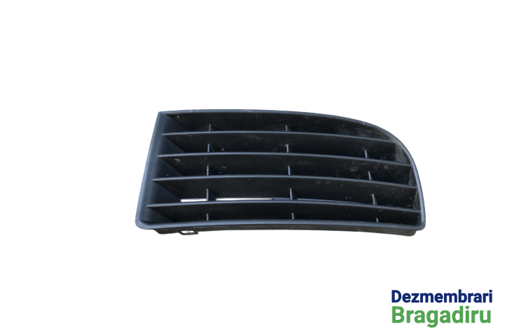 Grila bara fata stanga Volkswagen VW Golf 5 [2003 - 2009] Hatchback 3-usi 1.9 TDI 6DSG (105 hp) Cod motor: BKC, Cod cutie: HLH, Cod culoare: LA6Q