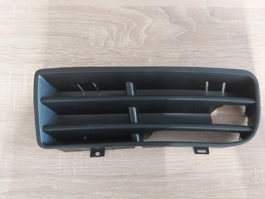 Grila Bara Fata Stanga VW Golf 4/IV 1998 1999 2000 2001 2002 2003 2004 R00007 Y