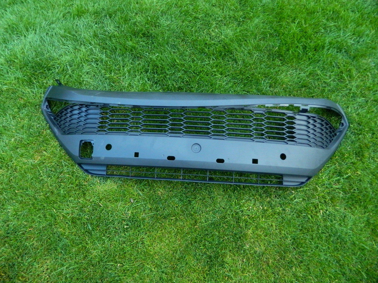 Grila bara fata Toyota CHR ,C-HR, CH-R , model 2020 2021 2022 cod 52129-F4110