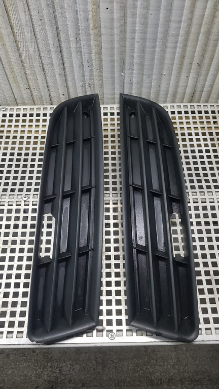 Grila bara fata Volkswagen Passat 3C B6 BMR OEM 3C0853665