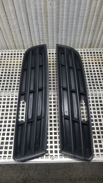 Grila bara fata Volkswagen Passat 3C B6 BMR OEM 3C0853665