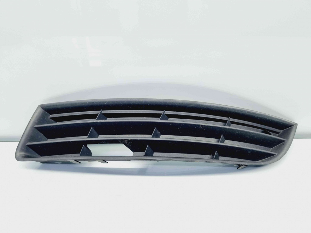 Grila bara fata Volkswagen Passat B6 Variant (3C5) [Fabr 2005-2010] 3C0853665