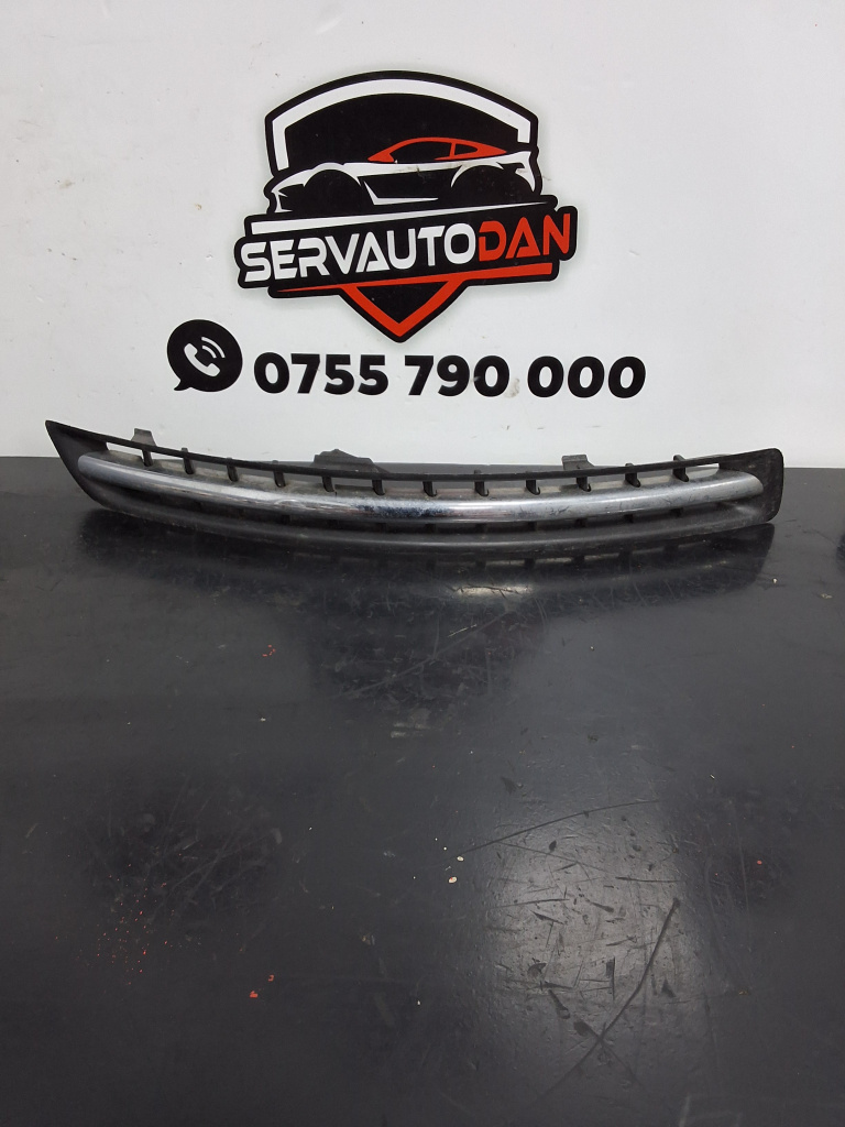 Grila bara fata Volvo XC90 (2002->) 2.4 Motorina 2007, 30678954 / DREAPTA