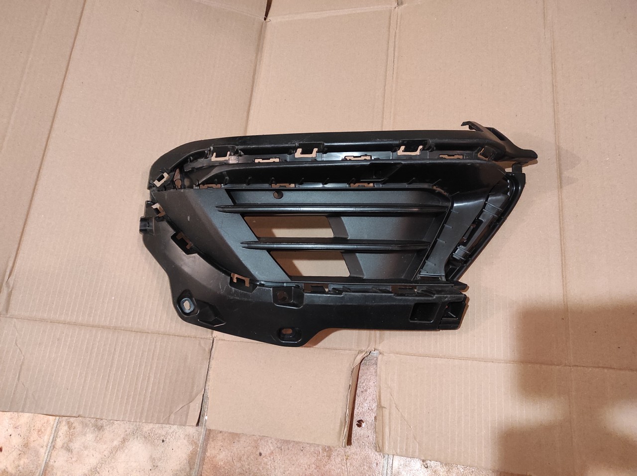 Grila bara stanga KIA Sportage 2 ll (2021-2023) cod 86563-R2010