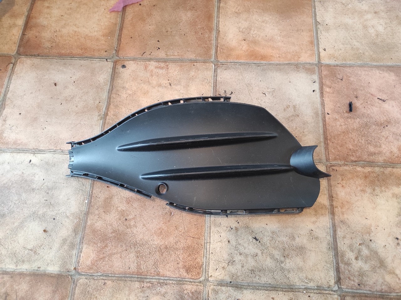 Grila bara stanga Mercedes EQA EQB X243 W243 (2021-2024) cod A2438857201