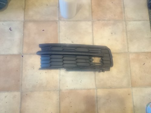 Grila bara stanga Skoda Kodiaq (2017-2021) cod 565807367